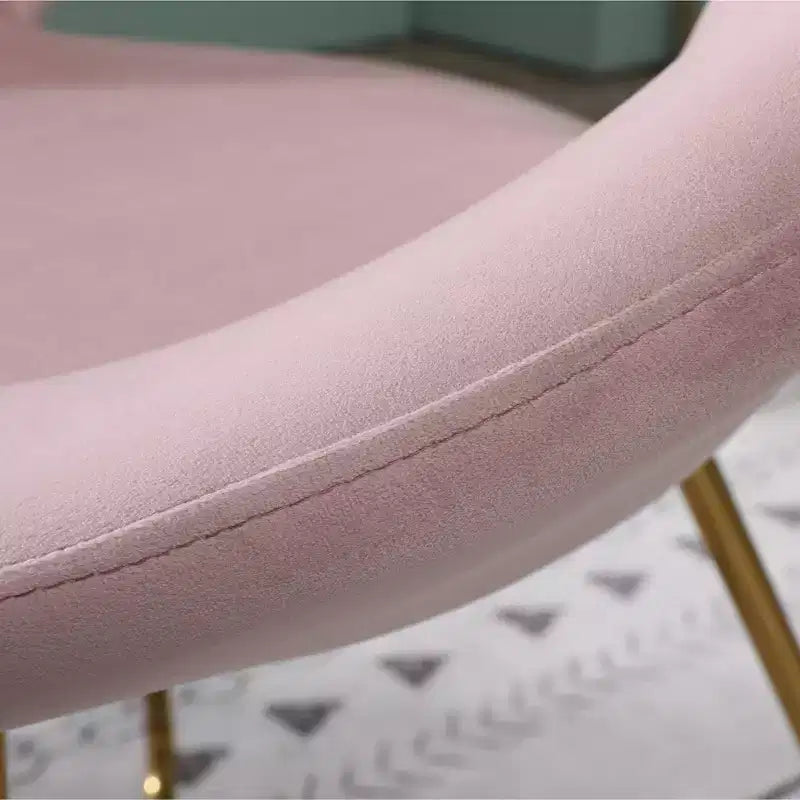Fauteuil d’appoint rembourré en velours soyeux, rose avec piètement doré