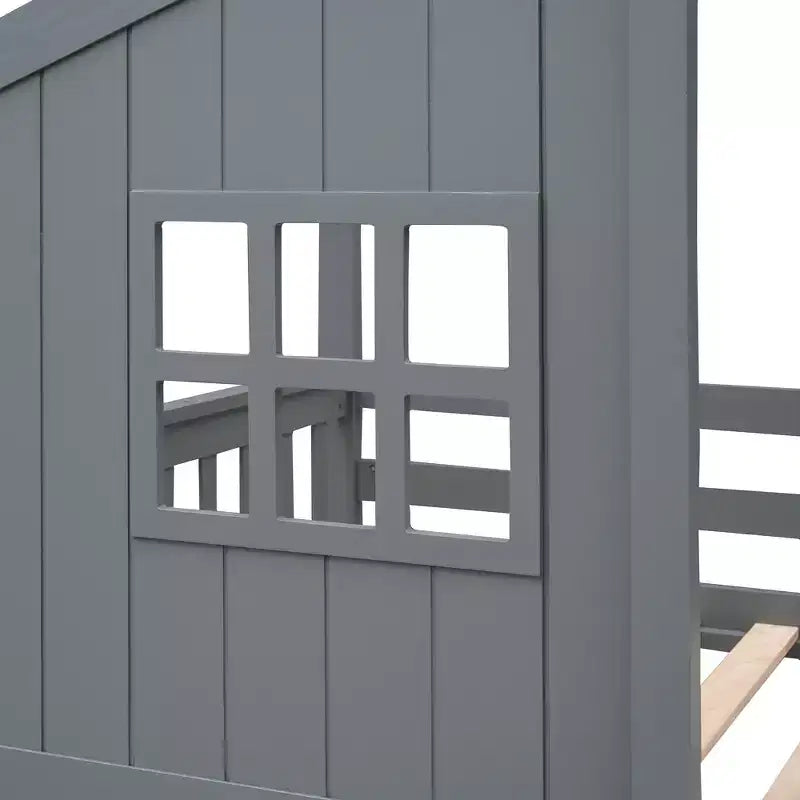 Lit superposé en forme de maison avec échelle