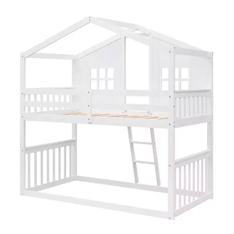 Lit superposé en forme de maison avec échelle