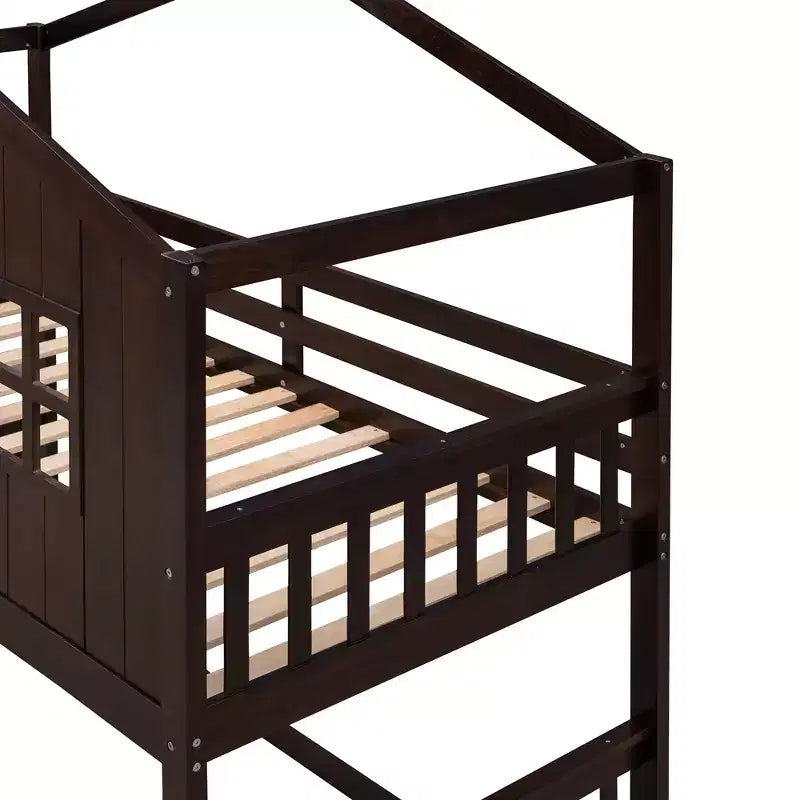 Lit superposé en forme de maison avec échelle