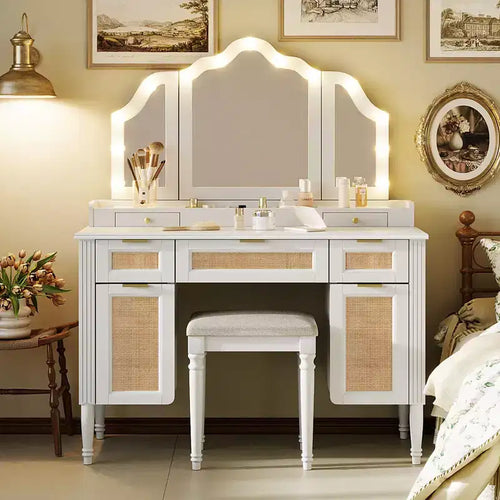 Coiffeuse à miroir triple pliant de 44.37 pouces avec 13 ampoules de style Hollywood et 3 modes d’éclairage, grande station de recharge avec 5 tiroirs et étagères, blanc