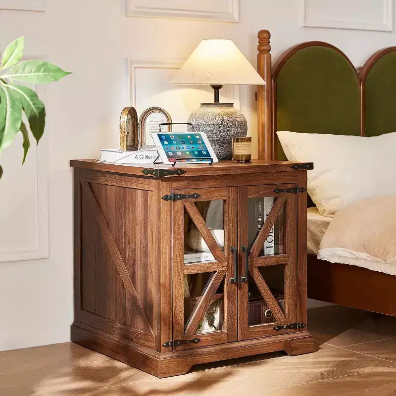 Tables de chevet de style champêtre avec portes de grange en verre, lot de 2, avec station de recharge et étagère réglable