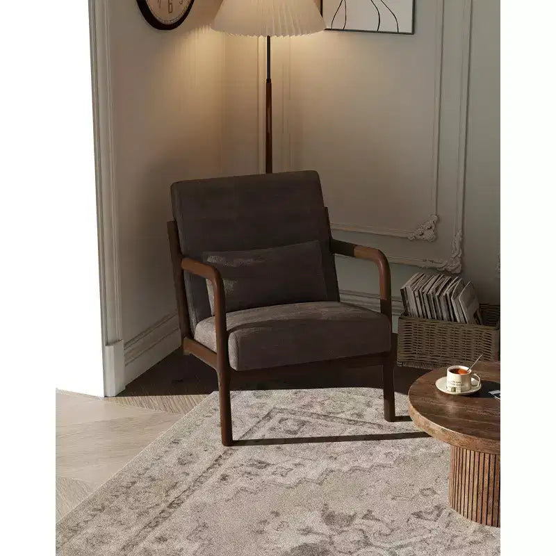 Sillón decorativo moderno de mediados de siglo con cojín lumbar, tapizado de chenilla y estructura de madera maciza