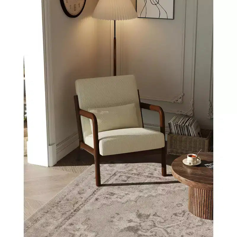 Sillón decorativo moderno de mediados de siglo con cojín lumbar, tapizado de chenilla y estructura de madera maciza
