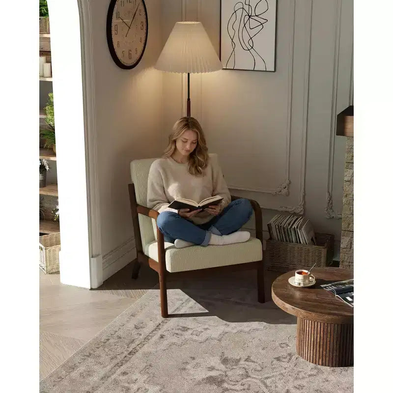 Sillón decorativo moderno de mediados de siglo con cojín lumbar, tapizado de chenilla y estructura de madera maciza