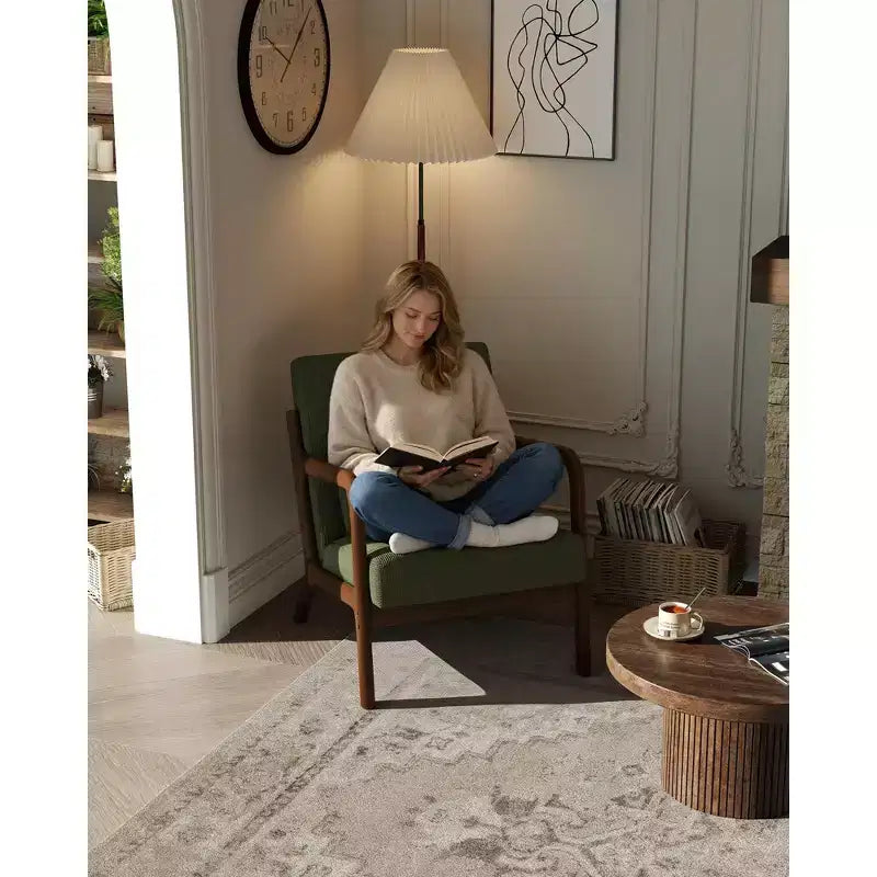 Sillón decorativo moderno de mediados de siglo con cojín lumbar, tapizado de chenilla y estructura de madera maciza