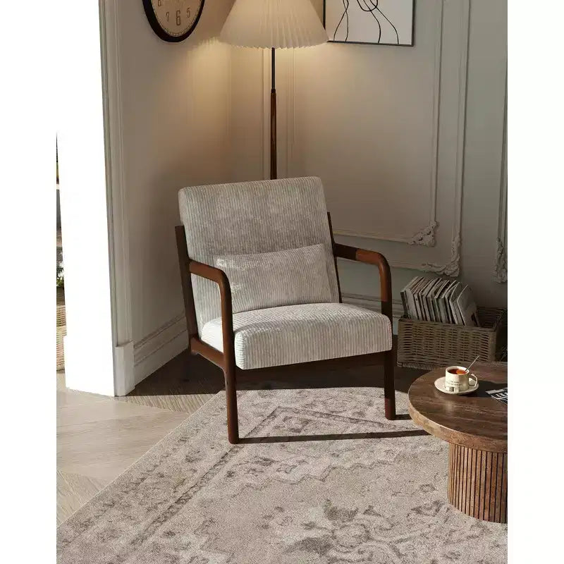 Sillón decorativo moderno de mediados de siglo con cojín lumbar, tapizado de chenilla y estructura de madera maciza